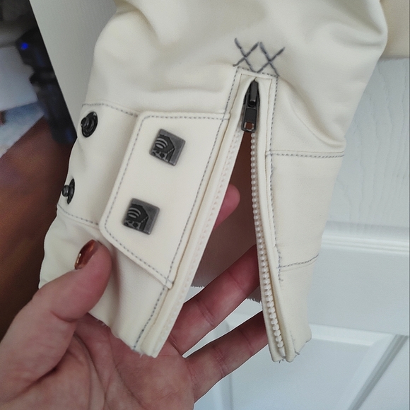 ~~MT🤍HARDWEAR Bomber Jacket~~ - Picture 11 of 15